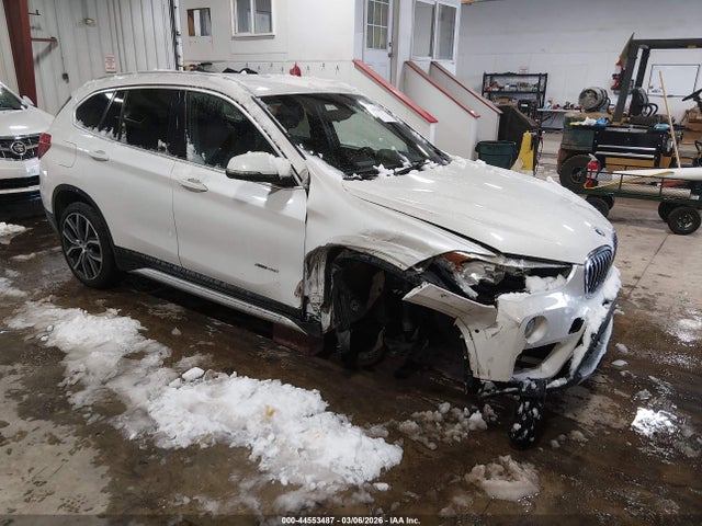 2016 BMW X1 WBXHT3C39GP888074
