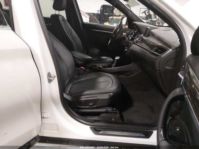 2016 BMW X1 WBXHT3C39GP888074 Photo 4