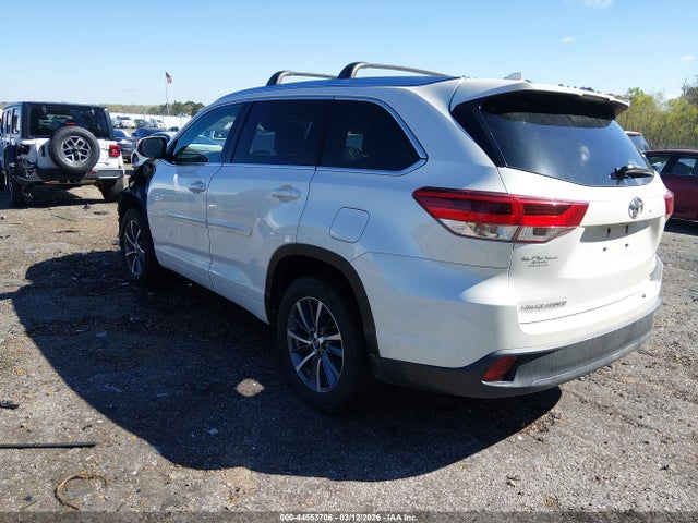 2018 TOYOTA HIGHLANDER 5TDKZRFH0JS540902 Photo 2