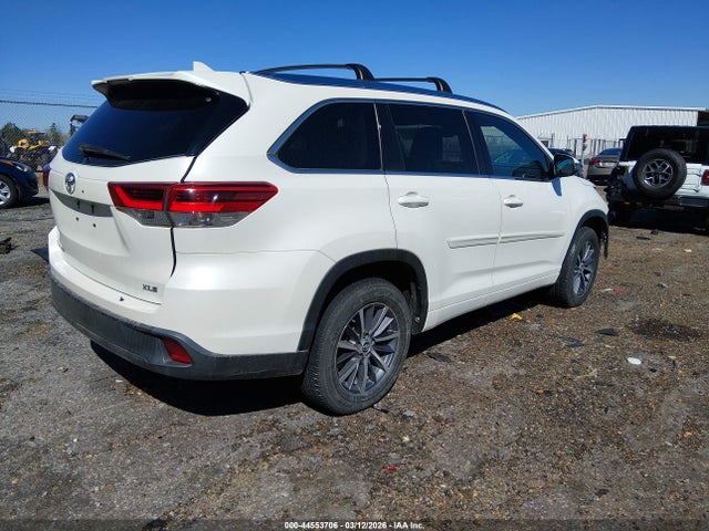 2018 TOYOTA HIGHLANDER 5TDKZRFH0JS540902 Photo 3