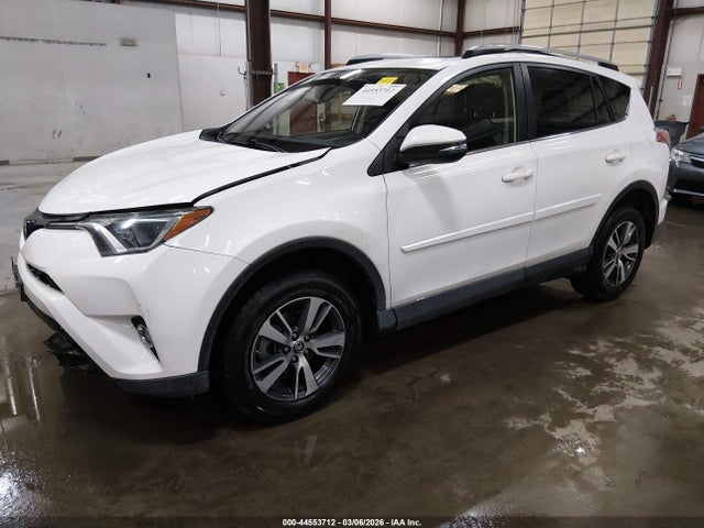 Toyota Rav4 Xle 2017 JTMRFREV8HJ118706 Image 2