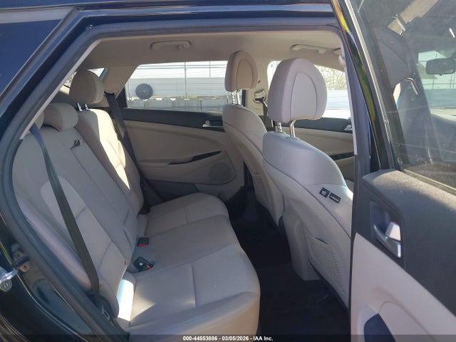KM8J3CA41JU750043 Hyundai TUCSON SEL