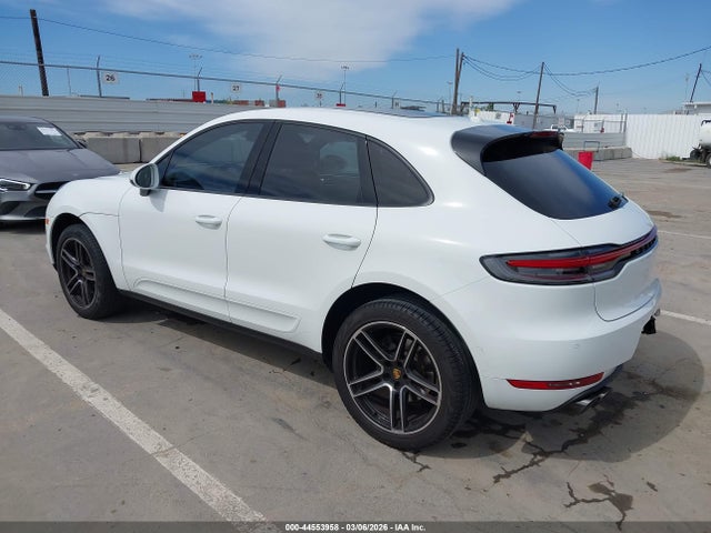 2021 PORSCHE MACAN WP1AA2A55MLB10469 Photo 2