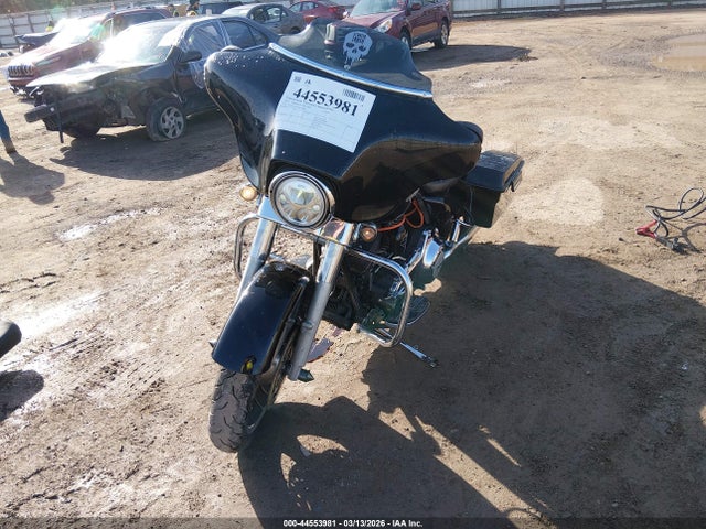 2011 HARLEY-DAVIDSON FLHX 1HD1KBM10BB668089 Photo 1