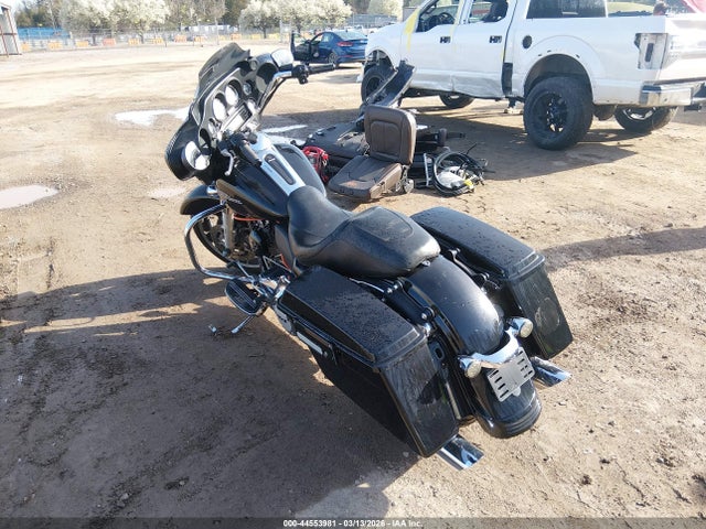 2011 HARLEY-DAVIDSON FLHX 1HD1KBM10BB668089 Photo 2