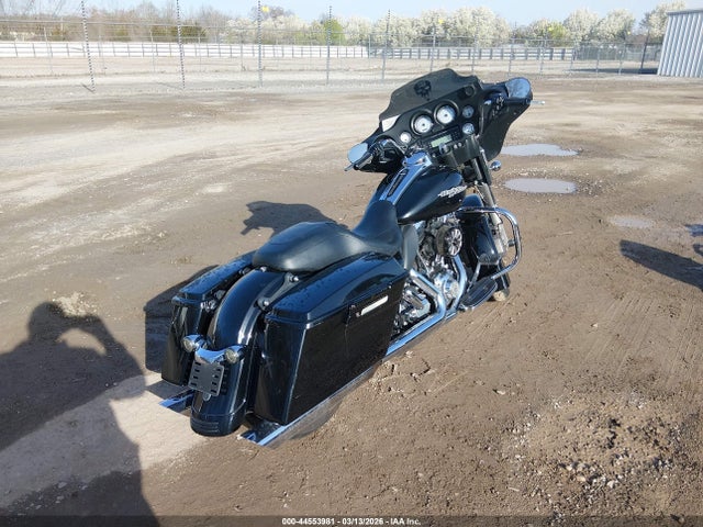 2011 HARLEY-DAVIDSON FLHX 1HD1KBM10BB668089 Photo 3