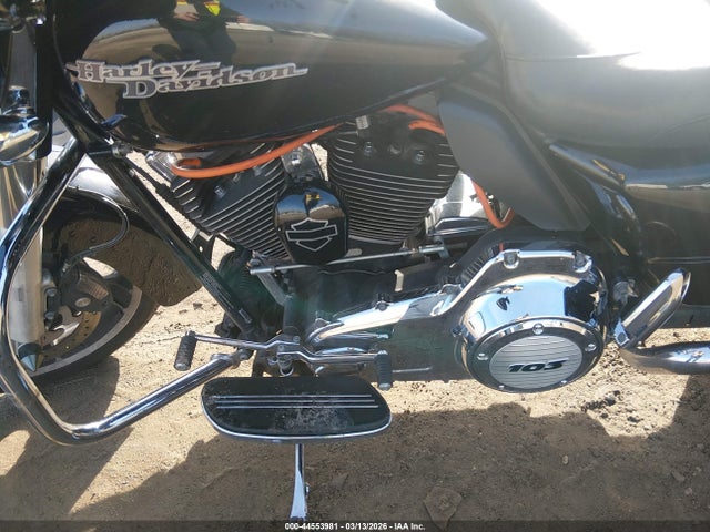 2011 HARLEY-DAVIDSON FLHX 1HD1KBM10BB668089 Photo 8