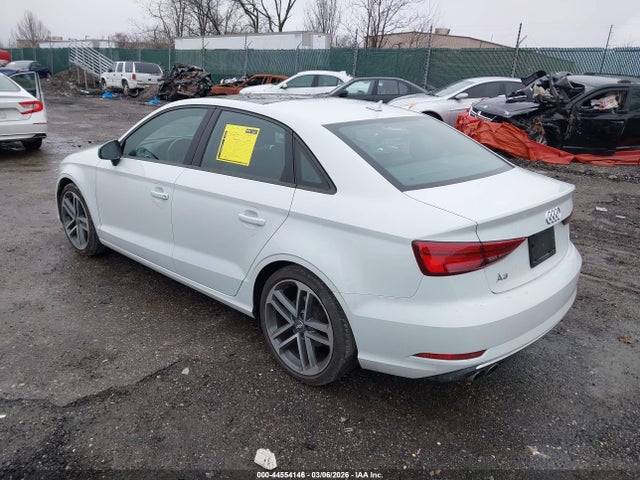 2018 AUDI A3 WAUAUGFF3J1022676 Photo 2