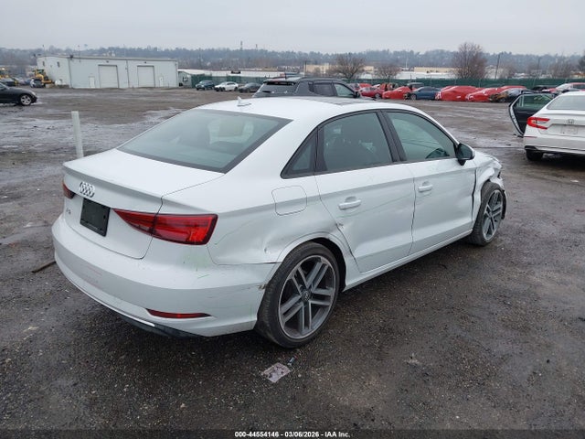 2018 AUDI A3 WAUAUGFF3J1022676 Photo 3