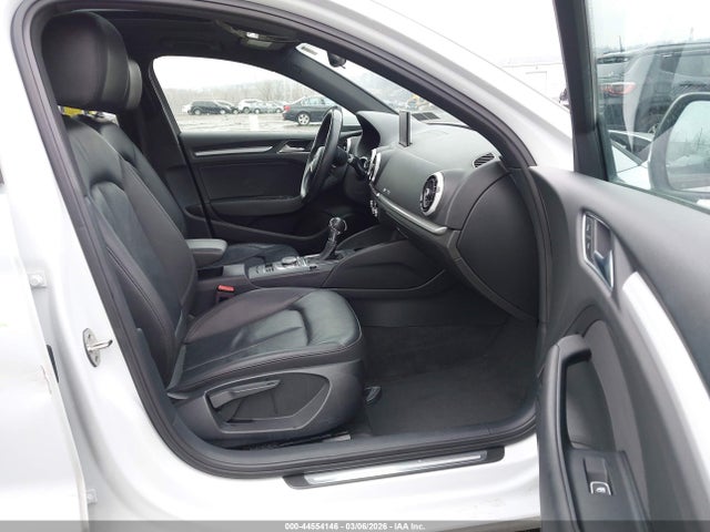 2018 AUDI A3 WAUAUGFF3J1022676 Photo 4