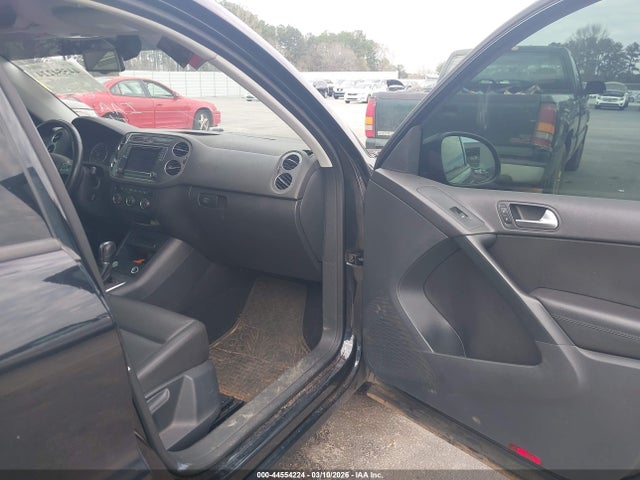 2017 VOLKSWAGEN TIGUAN WVGBV7AX0HK028908 Photo 4