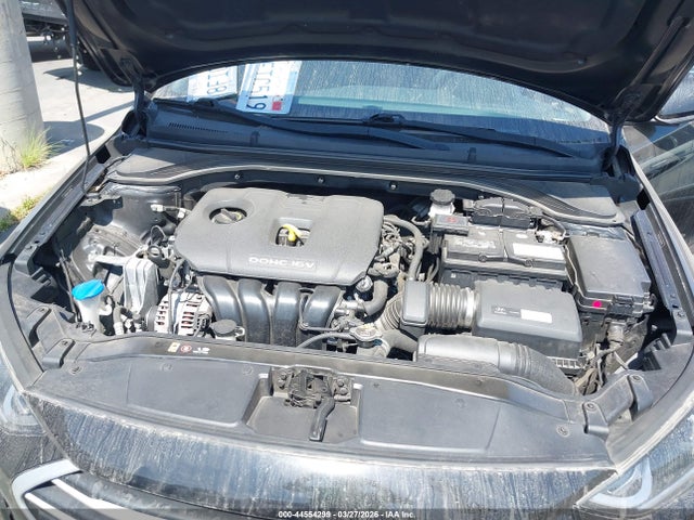 5NPD84LF1JH385784 Hyundai ELANTRA SEL