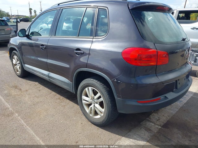 2016 VOLKSWAGEN TIGUAN WVGBV7AX8GW583466 Photo 2