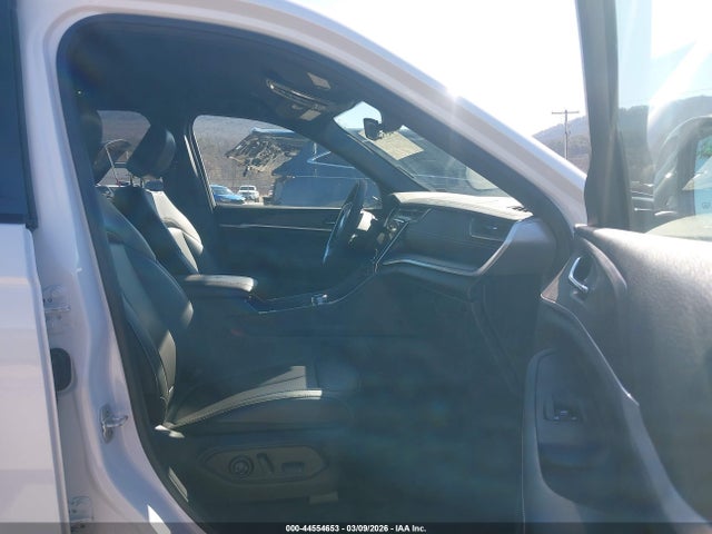 2025 JEEP GRAND CHEROKEE 1C4RJHBG1SC296967 Photo 4