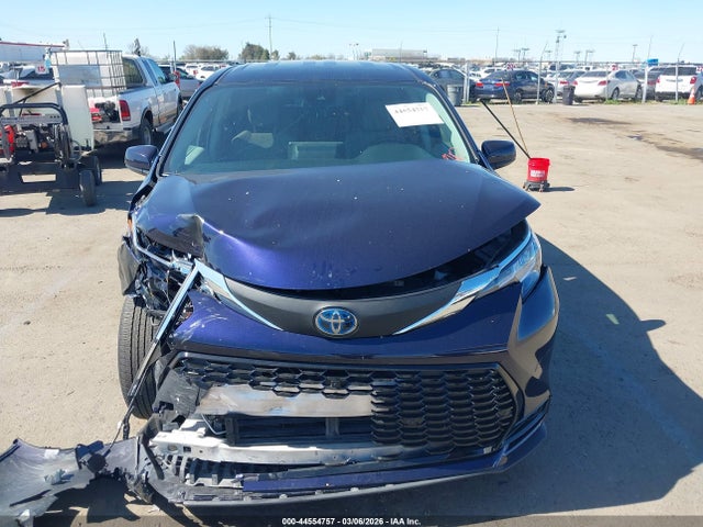 Toyota SIENNA LE 2023 5TDKRKEC3PS146087 Image 12