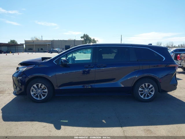 Toyota SIENNA LE 2023 5TDKRKEC3PS146087 Image 14
