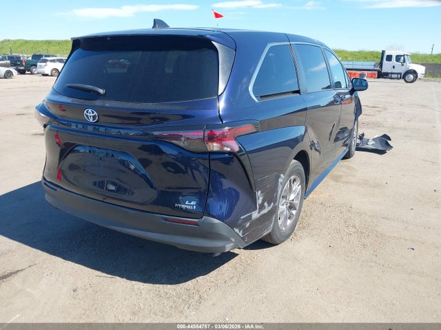 Toyota SIENNA LE 2023 5TDKRKEC3PS146087 Image 4
