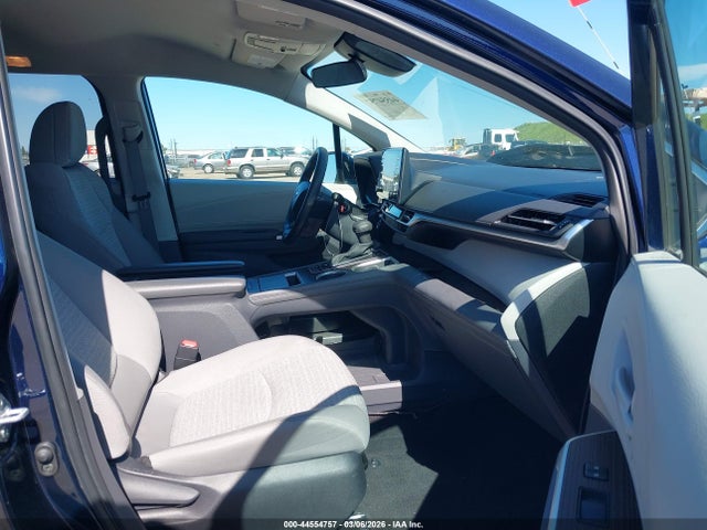 Toyota SIENNA LE 2023 5TDKRKEC3PS146087 Image 5