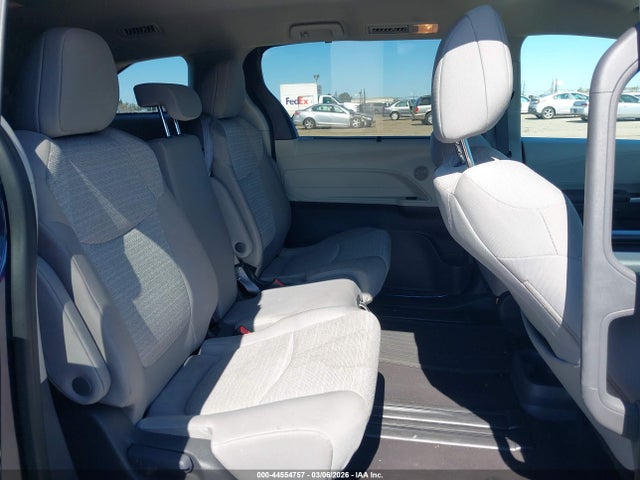 Toyota SIENNA LE 2023 5TDKRKEC3PS146087 Image 8