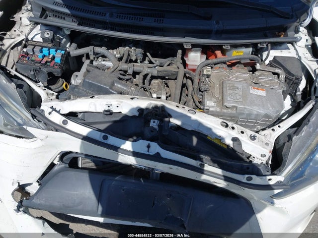 JTDKDTB38F1096825 Toyota Prius C Two