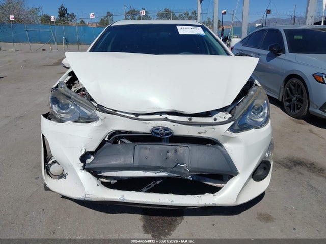 JTDKDTB38F1096825 Toyota Prius C Two