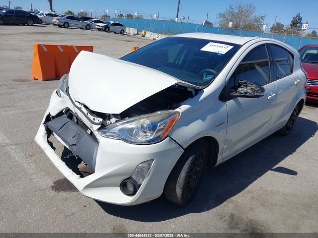 JTDKDTB38F1096825 Toyota Prius C Two