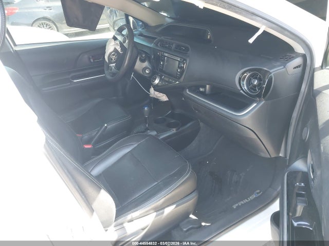 JTDKDTB38F1096825 Toyota Prius C Two