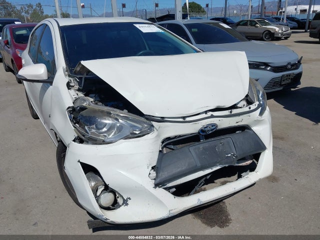 JTDKDTB38F1096825 Toyota Prius C Two