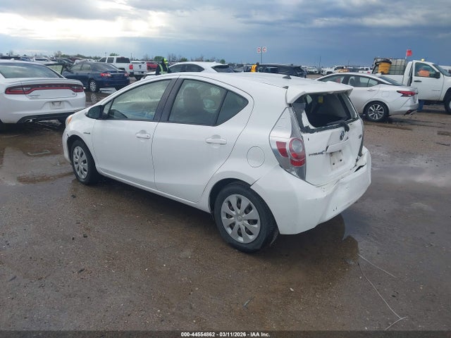 2014 TOYOTA PRIUS C JTDKDTB39E1566147 Photo 2