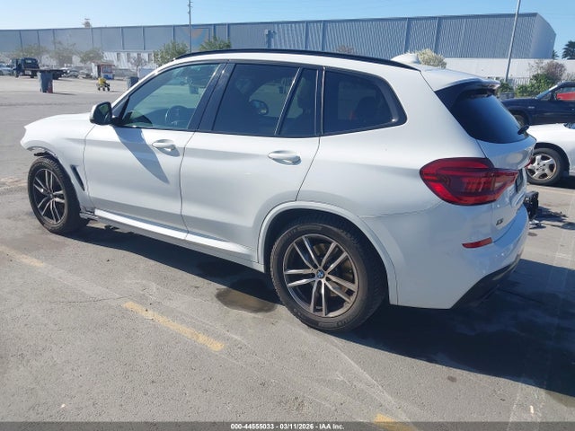 2018 BMW X3 5UXTS3C57J0Z02094 Photo 2