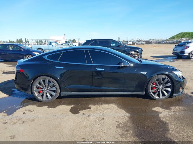44555094 :رقم المزاد ، 5YJSA1E46FF115106 vin ، 2015 Tesla Model S 85d/p85d مزاد بيع