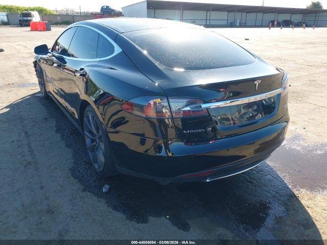 2015 TESLA MODEL S 5YJSA1E46FF115106 Photo 2