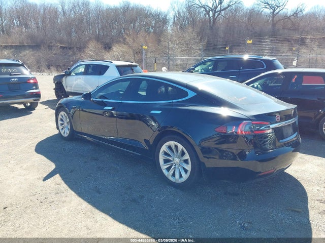 2018 TESLA MODEL S 5YJSA1E20JF297599 Photo 2