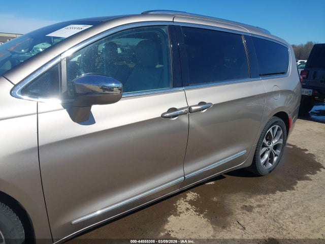 44555308 :رقم المزاد ، 2C4RC1GG2HR762867 vin ، 2017 Chrysler Pacifica Limited مزاد بيع