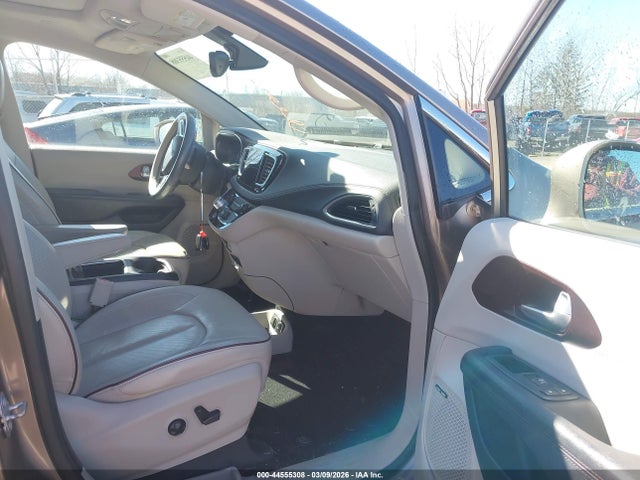44555308 :رقم المزاد ، 2C4RC1GG2HR762867 vin ، 2017 Chrysler Pacifica Limited مزاد بيع