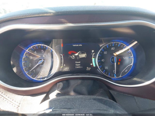 44555308 :رقم المزاد ، 2C4RC1GG2HR762867 vin ، 2017 Chrysler Pacifica Limited مزاد بيع