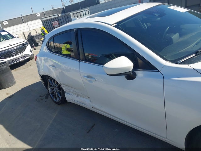 3MZBN1L39JM270409 Mazda Mazda3 Touring