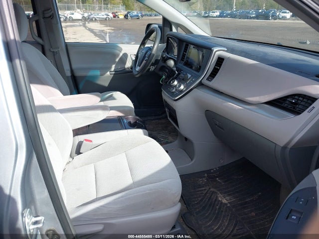 Toyota Sienna Le 7 Passenger 2017 5TDJZ3DC1HS156993 Image 5