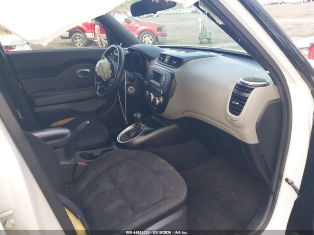 44555524 :رقم المزاد ، KNDJN2A20F7809080 vin ، 2015 Kia Soul مزاد بيع