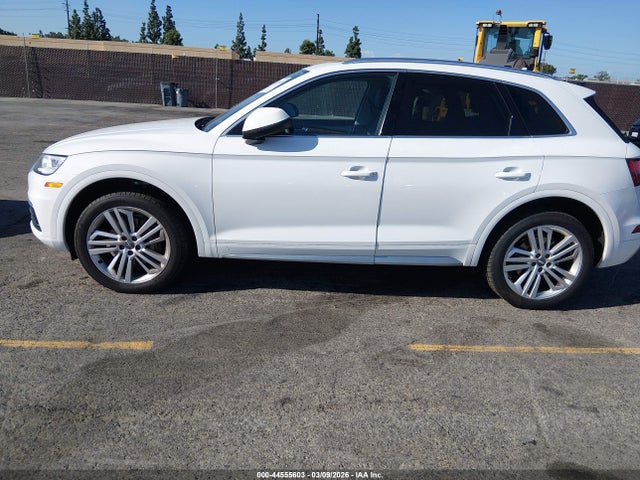 WA1BNAFY4J2050459 Audi Q5 2.0t Premium/2.0t Tech Premium