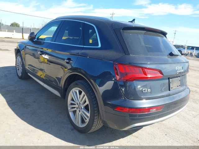 WA1BNAFY9J2213803 Audi Q5 2.0t Premium/2.0t Tech Premium