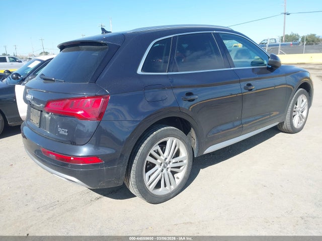 WA1BNAFY9J2213803 Audi Q5 2.0t Premium/2.0t Tech Premium
