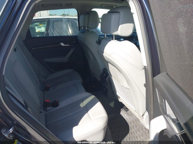 WA1BNAFY9J2213803 Audi Q5 2.0t Premium/2.0t Tech Premium