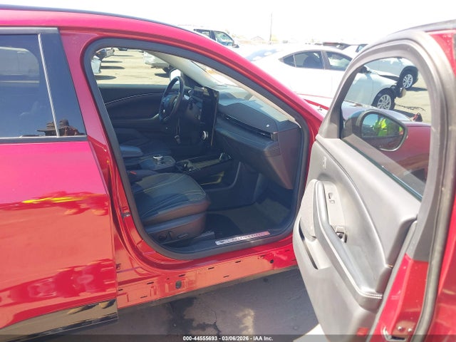 2023 Ford Mustang Mach-e Premium მანქანა იყიდება აუქციონზე, vin: 3FMTK3RM7PMA27651, აუქციონის ნომერი: 44555693