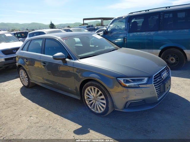 2018 AUDI A3 E-TRON WAUTPBFF9JA098504
