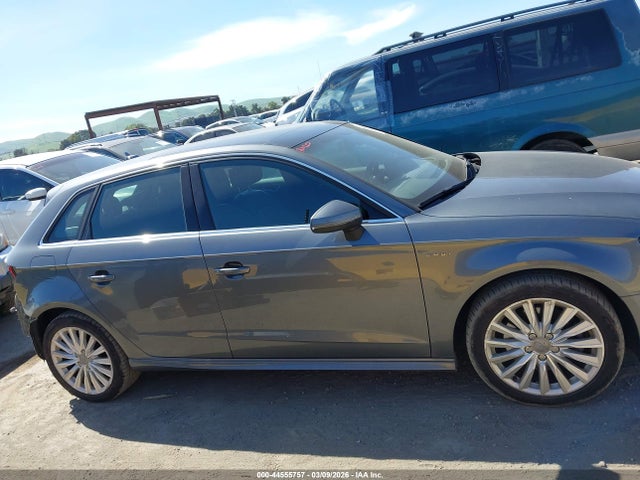 44555757 :رقم المزاد ، WAUTPBFF9JA098504 vin ، 2018 Audi A3 E-tron 1.4t Premium/1.4t Tech Premium مزاد بيع