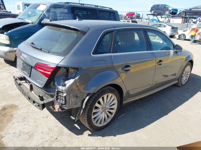 2018 AUDI A3 E-TRON WAUTPBFF9JA098504 Photo 3