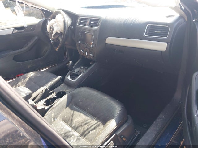 2014 Volkswagen Jetta 1.8t Se მანქანა იყიდება აუქციონზე, vin: 3VWD17AJ9EM422512, აუქციონის ნომერი: 44555799