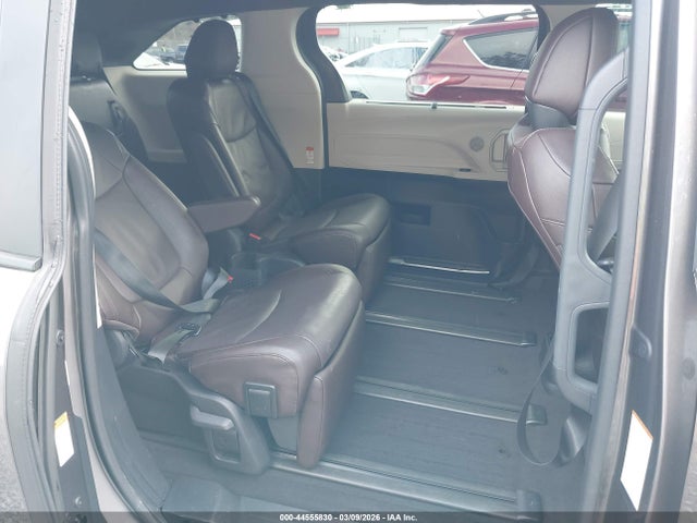 Toyota Sienna Platinum 2024 5TDESKFC0RS143358 Image 18