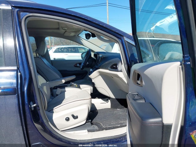 44555871 :رقم المزاد ، 2C4RC1GG1HR570114 vin ، 2017 Chrysler Pacifica Limited مزاد بيع
